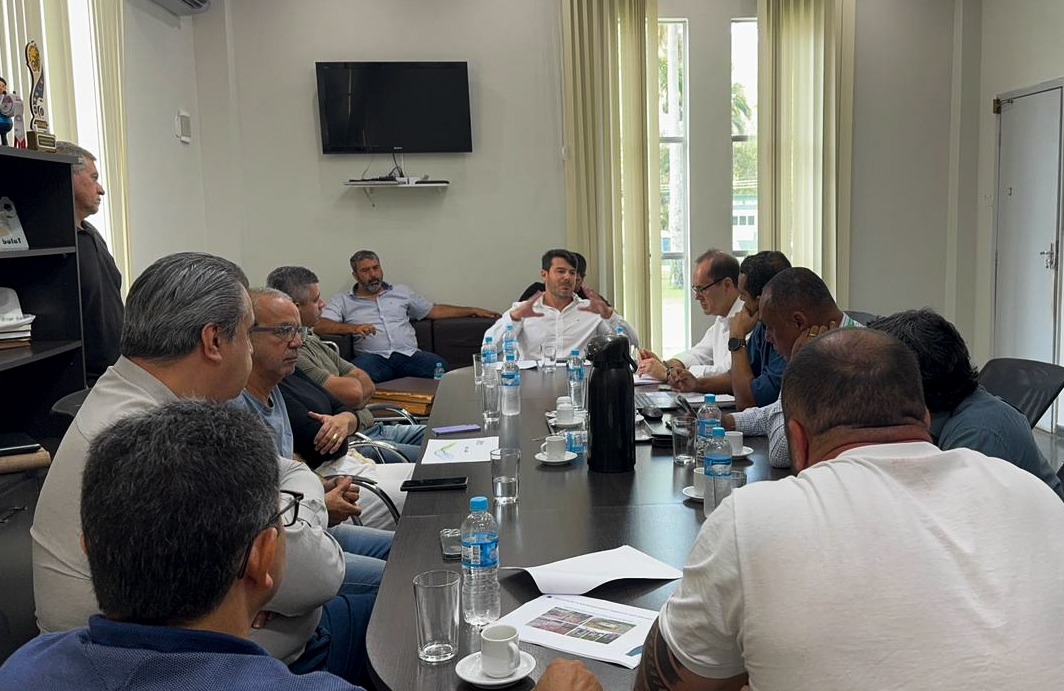 Prefeito Babton Biondi cobra investimentos e melhorias da Rio+Saneamento em reunião com presidente
