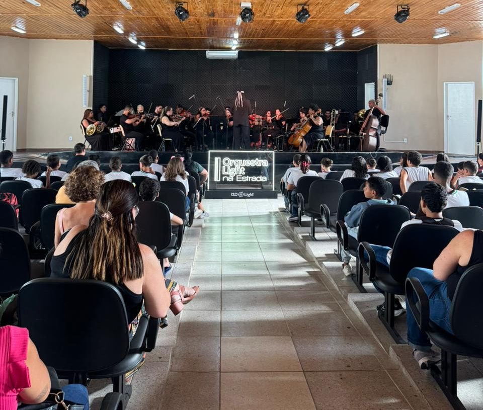 Orquestra Light na Estrada encanta cerca de 200 estudantes de Rio Claro