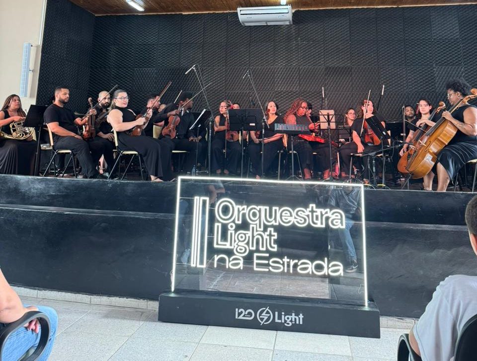 Orquestra Light na Estrada encanta cerca de 200 estudantes de Rio Claro