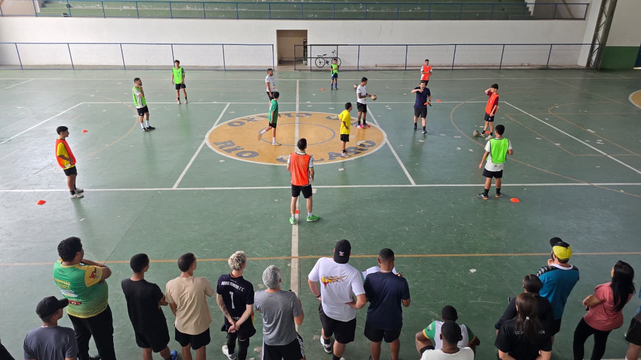 Mister Ricardinho participa de capacitação e lançamento de projeto de futsal de alto rendimento em Rio Claro