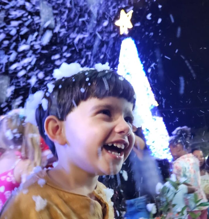 Praça lotada e até ‘neve’: Rio Claro inaugura oficialmente o Natal com festa