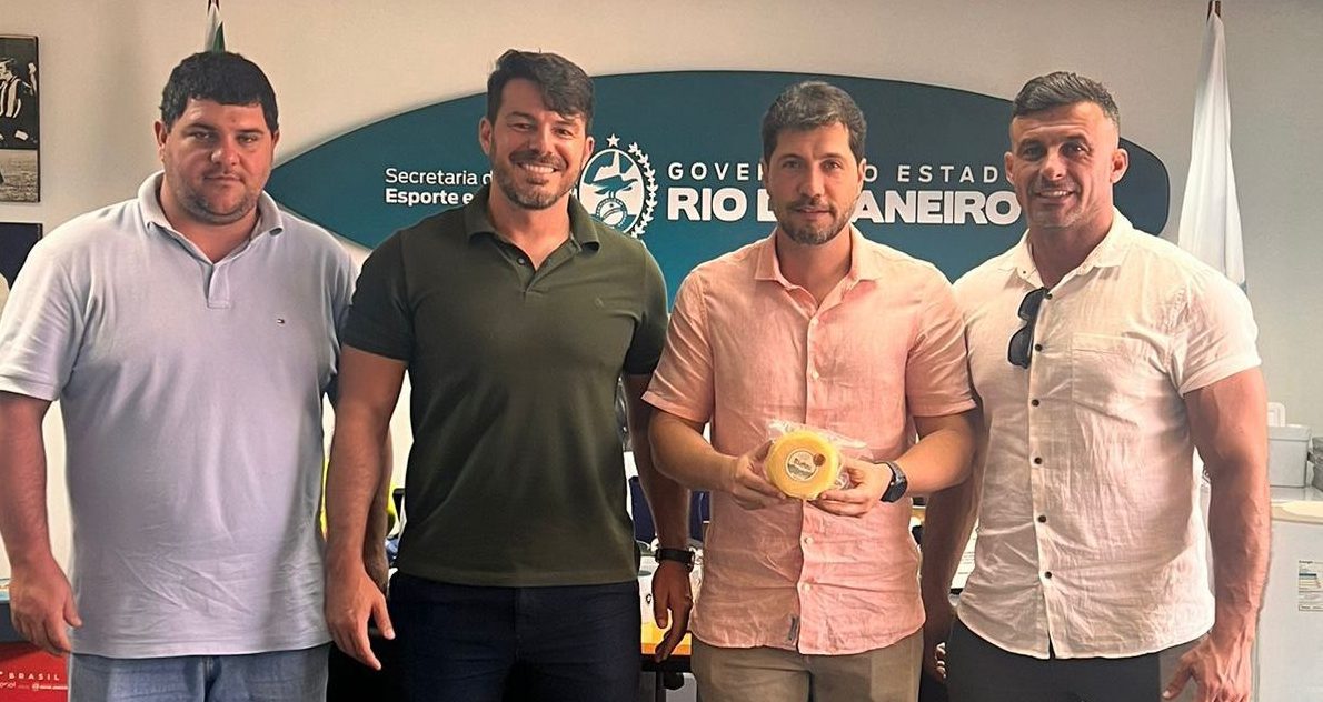 Secretário de Governo, Marcos Valle, prefeito Babton, secretário de Estado de Esportes, e Brindisi Biondi