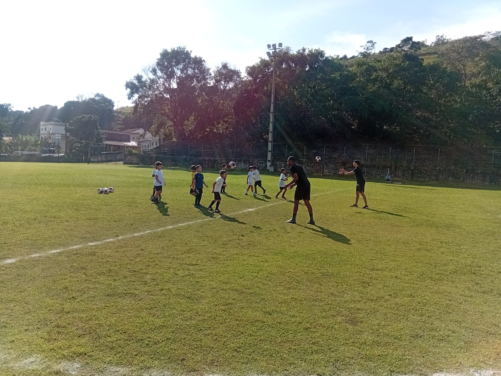 Peneira do Esporte Clube Bahia reúne cerca de 150 jovens e seleciona talentos em Rio Claro