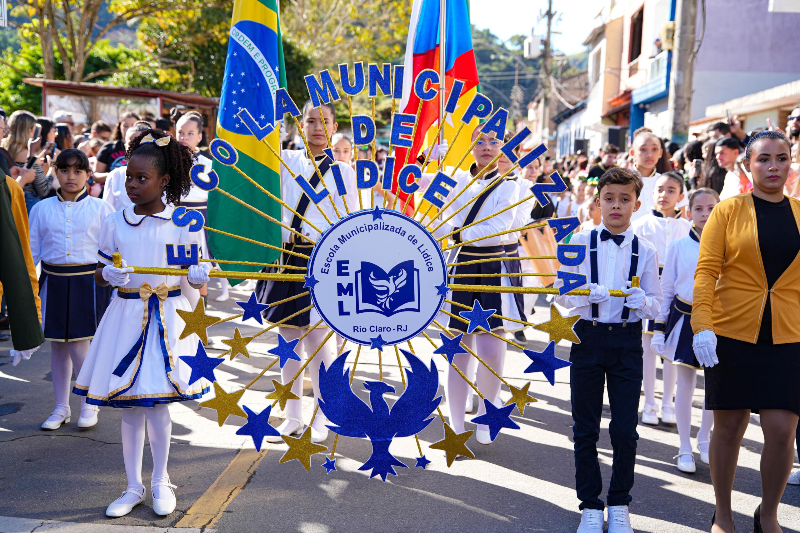 Desfile cívico abre programação da Festa da Paz de Lídice