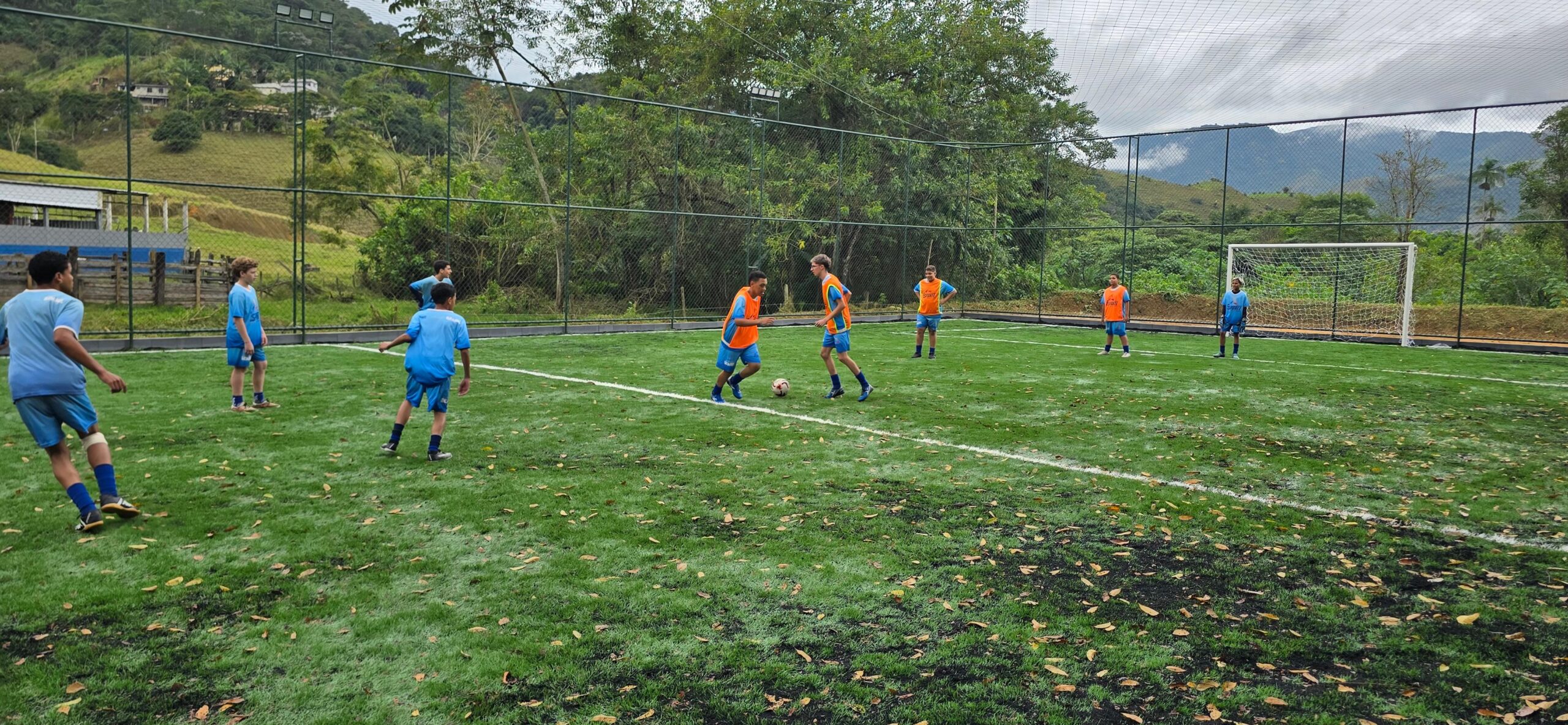Lídice ganha complexo esportivo com campo de grama sintética