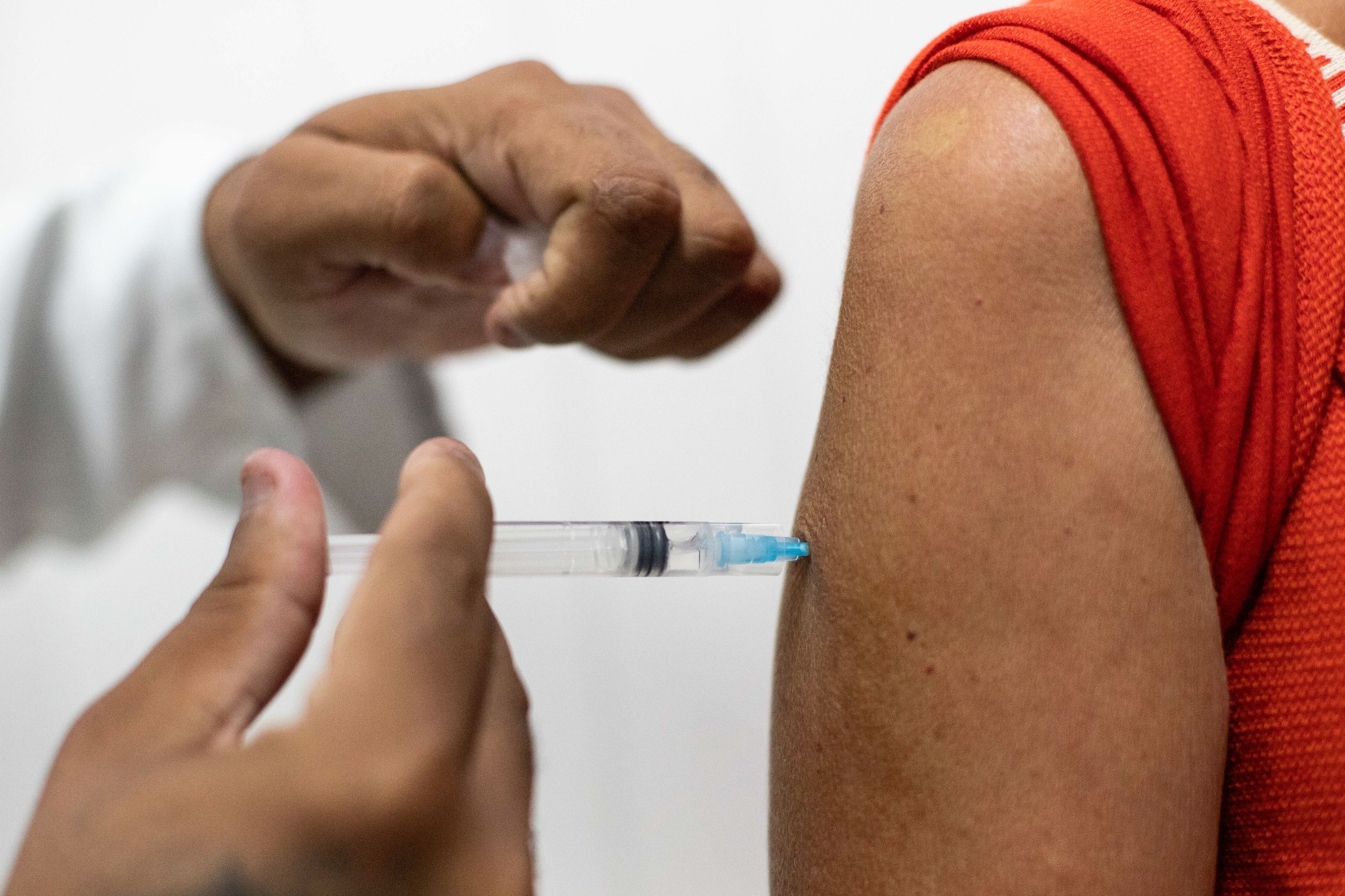 Vacina contra a gripe segue disponível para toda a população em Rio Claro