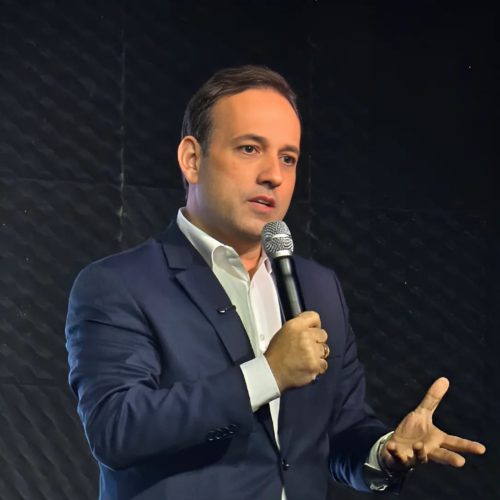 Ex-prefeito de Miguel Pereira palestra em Rio Claro e destaca turismo como motor de desenvolvimento
