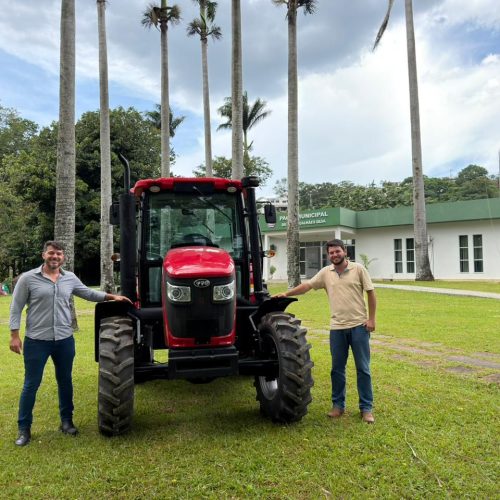 Novo trator amplia atendimento aos produtores rurais de Rio Claro