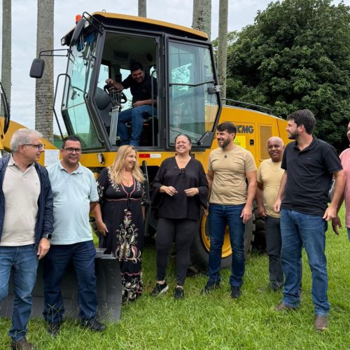 Prefeito Babton Biondi recebe deputada Laura Carneiro e celebra conquista de motoniveladora para Rio Claro