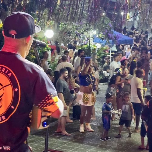 Praça Fagundes Varela lotada marca abertura do Carnaval 2026 em Rio Claro