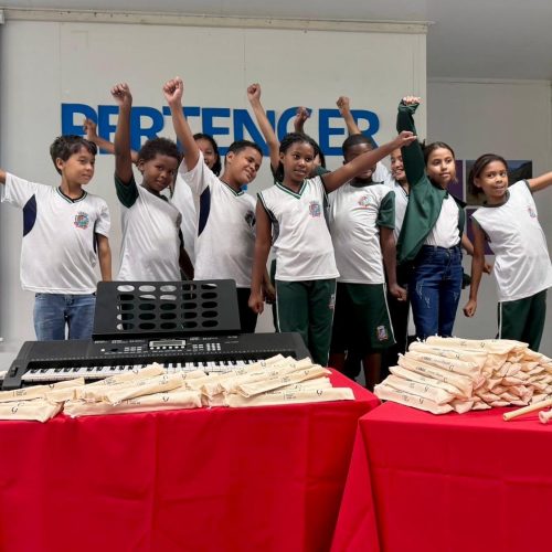 Educação integral em Rio Claro avança com entrega de instrumentos musicais nas escolas