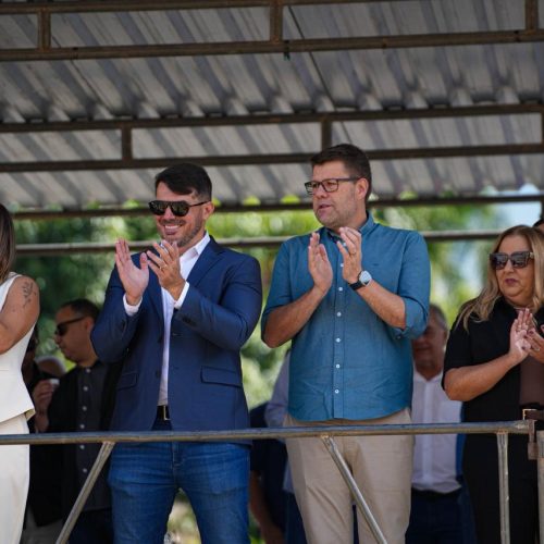 Cerca de duas mil pessoas participam de desfile cívico pelos 177 anos de Rio Claro
