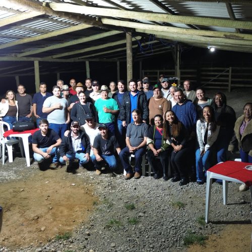 Torneio Interfazendas de Rio Claro reúne produtores em disputas de ordenha